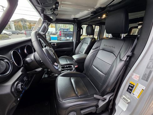 Used 2023 Jeep Wrangler Unlimited Sahara image 11
