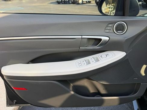 Used 2023 Hyundai Sonata Limited FWD image 12