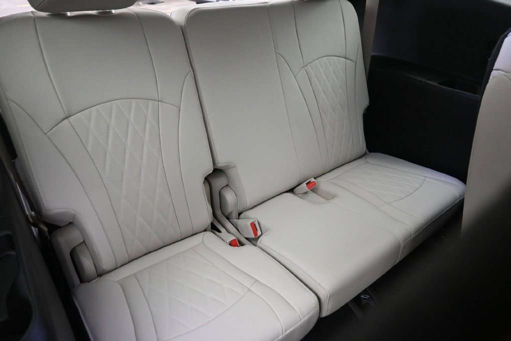 Used 2023 Buick Enclave Avenir w/ Avenir Technology Package AWD/4WD image 11