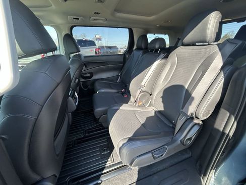 Used 2025 Kia Carnival SX Prestige image 29