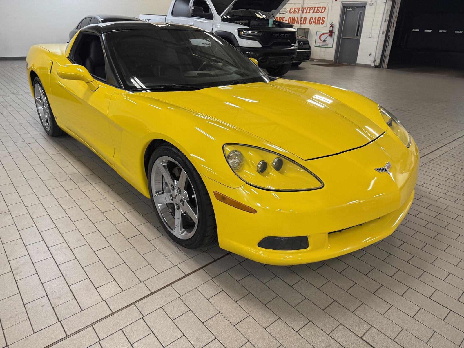 Used 2007 Chevrolet Corvette Coupe w/ Preferred Equipment Group RWD image 4