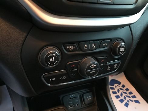 Used 2018 Jeep Cherokee Trailhawk w/ Quick Order Package 27L image 22