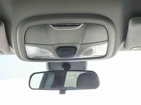 Used 2019 Jeep Cherokee Latitude w/ Popular Appearance Group image 17