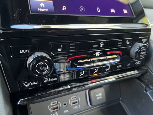 New 2025 Jeep Grand Cherokee L Altitude image 37