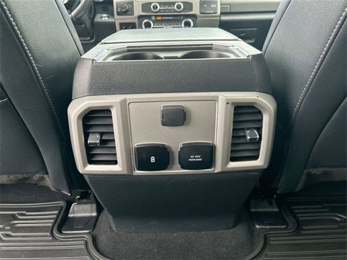 Used 2022 Ford F250 Lariat w/ Black Appearance Package image 22