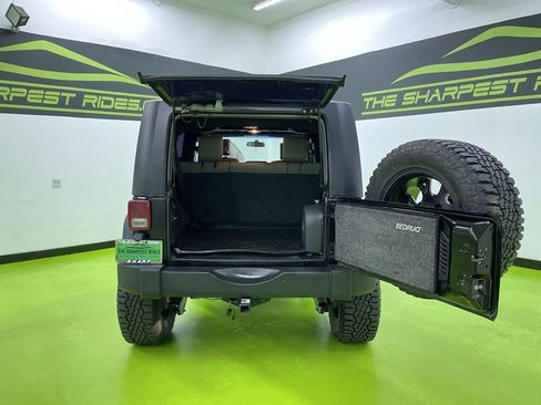 Used 2008 Jeep Wrangler Unlimited Rubicon w/ Dual Top Group image 9