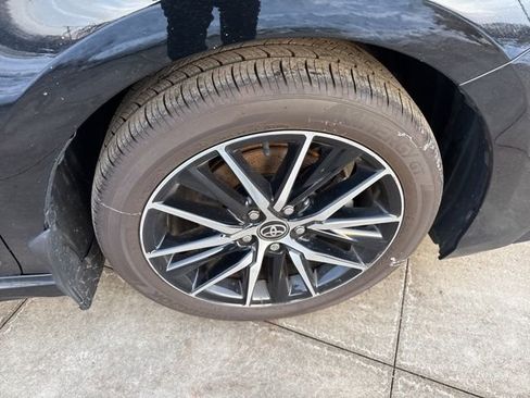 Used 2024 Toyota Camry SE image 10