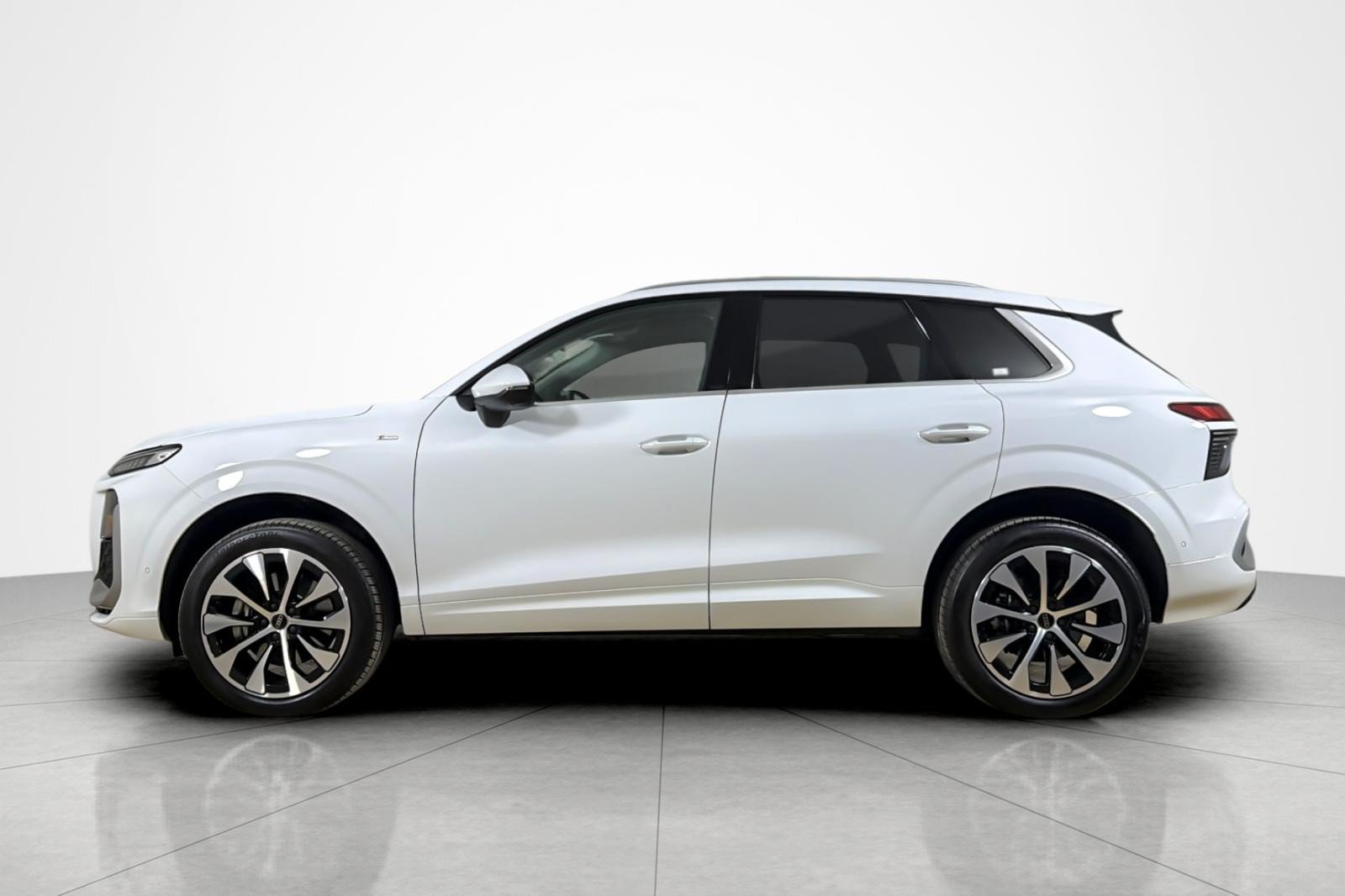 Used 2026 Audi Q3 quattro 2.0T AWD/4WD image 2