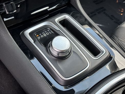 Used 2023 Chrysler 300 Touring w/ Sport Appearance Package RWD image 19