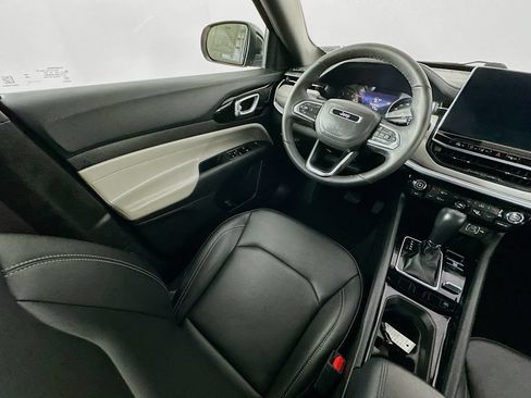 Used 2025 Jeep Compass Limited AWD/4WD image 9