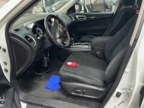 Used 2015 Nissan Pathfinder SV image 3