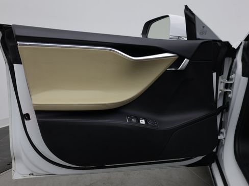 Used 2016 Tesla Model S 70 RWD image 8