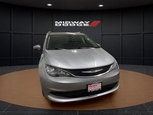 Used 2021 Chrysler Voyager Lxi image 5