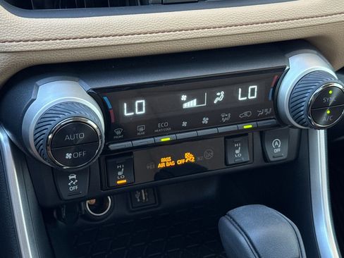 Used 2025 Toyota RAV4 XLE w/ Convenience Package FWD image 21