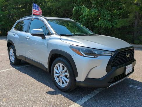 Used 2023 Toyota Corolla Cross LE w/ Moonroof Package FWD image 2