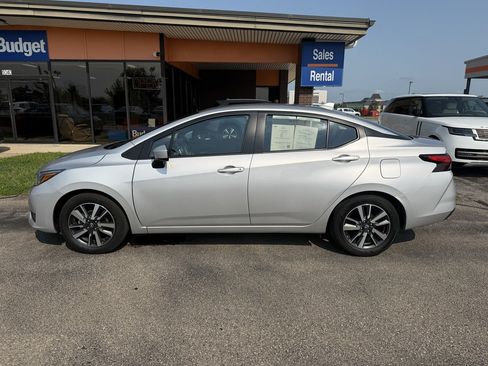 Used 2025 Nissan Versa SV FWD image 2