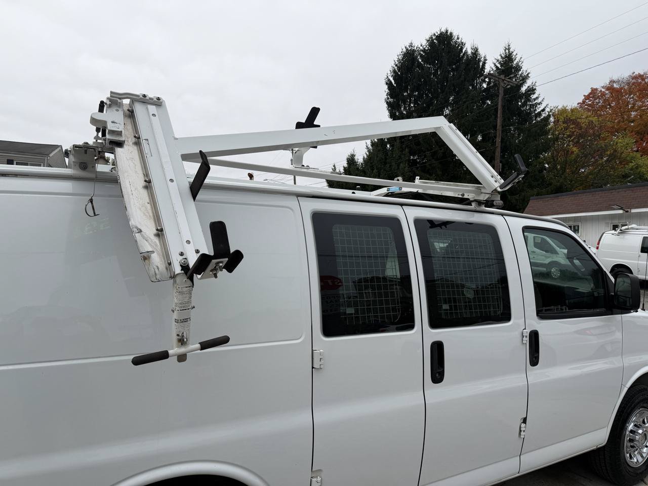 Used 2017 Chevrolet Express 2500 RWD image 18