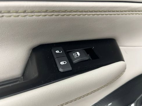 Used 2024 Jeep Wagoneer Series II w/ Flexible Seating Group image 18