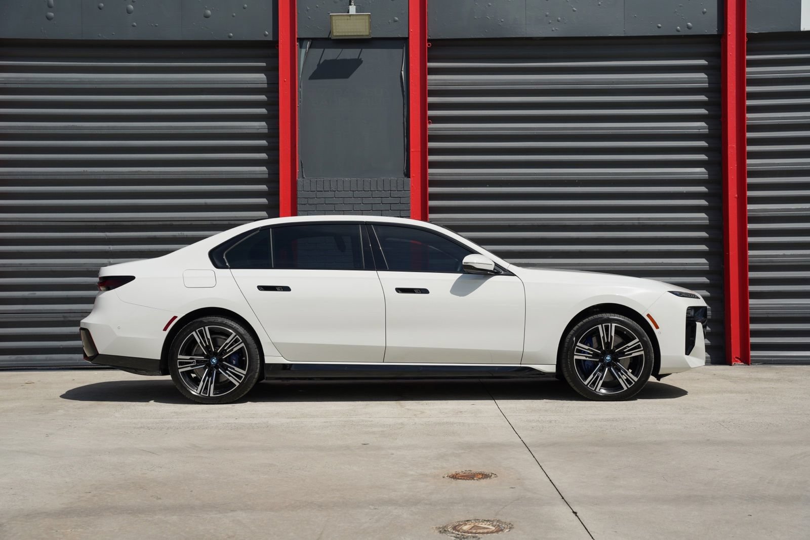 Used 2023 BMW i7 xDrive60 AWD/4WD image 8