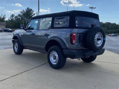 New 2025 Ford Bronco Base image 4