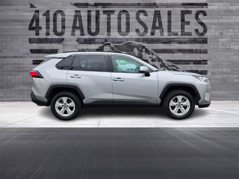 Used 2021 Toyota RAV4 XLE AWD/4WD image 2