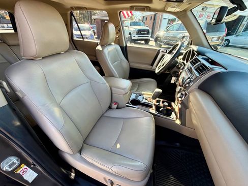 Used 2011 Toyota 4Runner SR5 image 11