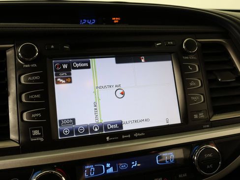 Used 2018 Toyota Highlander Limited AWD/4WD image 38