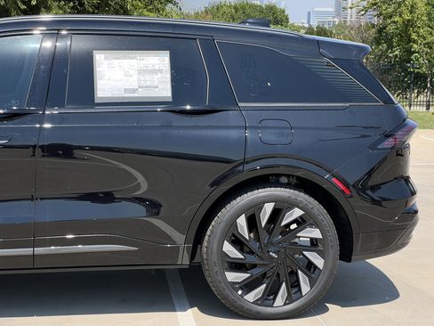 New 2025 Lincoln Nautilus Reserve w/ Jet Appearance Package image 6