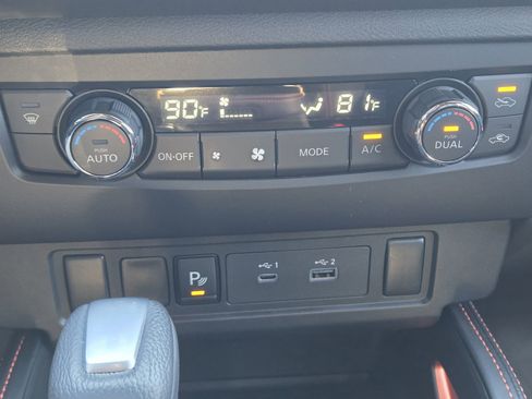 Used 2025 Nissan Frontier PRO-4X image 22