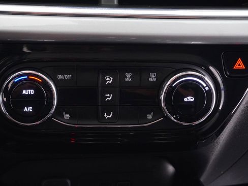 Used 2025 Chevrolet Trax LT w/ Driver Confidence Package image 25