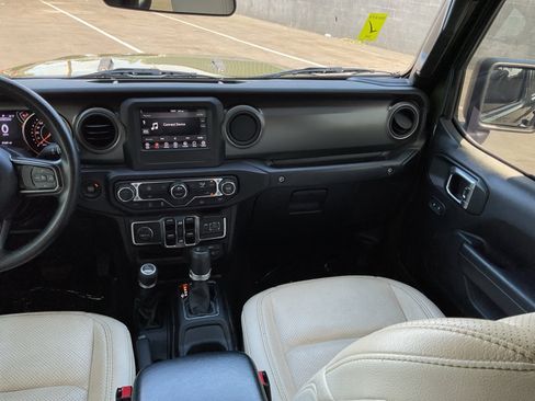 Used 2023 Jeep Gladiator Sport AWD/4WD image 16