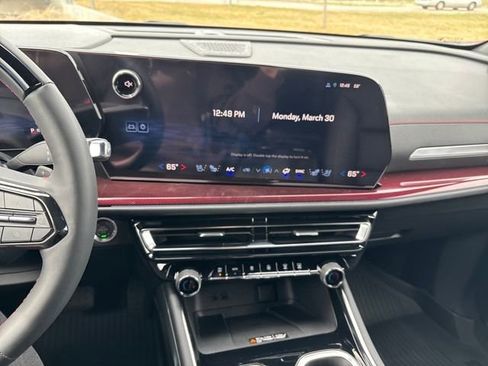 New 2026 Chevrolet Traverse RS w/ LPO, Floor Liner Package AWD/4WD image 18