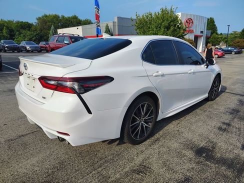 Used 2024 Toyota Camry SE FWD image 4