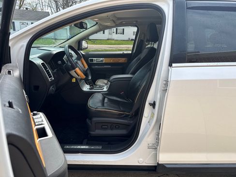 Used 2010 Lincoln MKX AWD image 10
