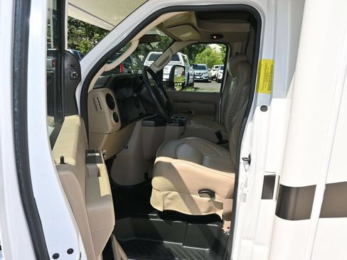 Used 2017 Ford E-450 and Econoline 450 Super Duty w/ Motorhome Prep Package RWD image 4