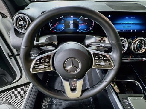 Used 2022 Mercedes-Benz GLB 250 4MATIC w/ Premium Package Lite image 10
