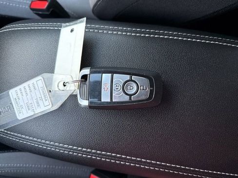 Used 2022 Ford Escape SE w/ Cold Weather Package image 32