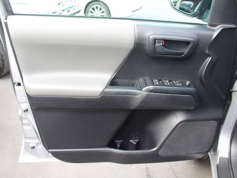 Used 2020 Toyota Tacoma SR w/ SR Convenience Package image 14