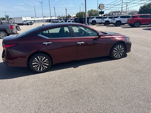 Used 2023 Nissan Altima 2.5 SV FWD image 9