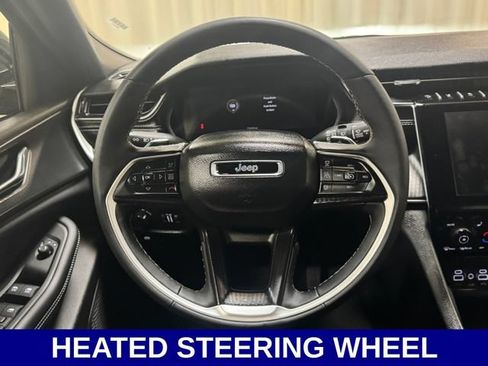Used 2025 Jeep Grand Cherokee Altitude AWD/4WD image 16