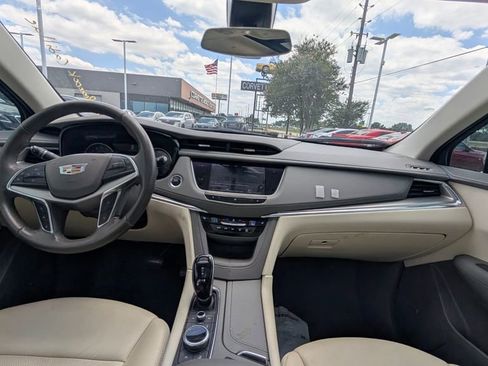 Used 2020 Cadillac XT5 Premium Luxury FWD image 8