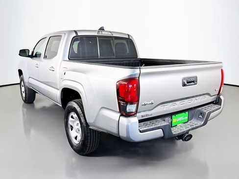 Used 2022 Toyota Tacoma SR AWD/4WD image 7
