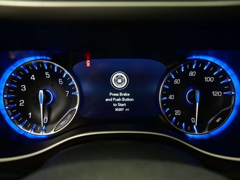 Used 2025 Chrysler Pacifica Select FWD image 14
