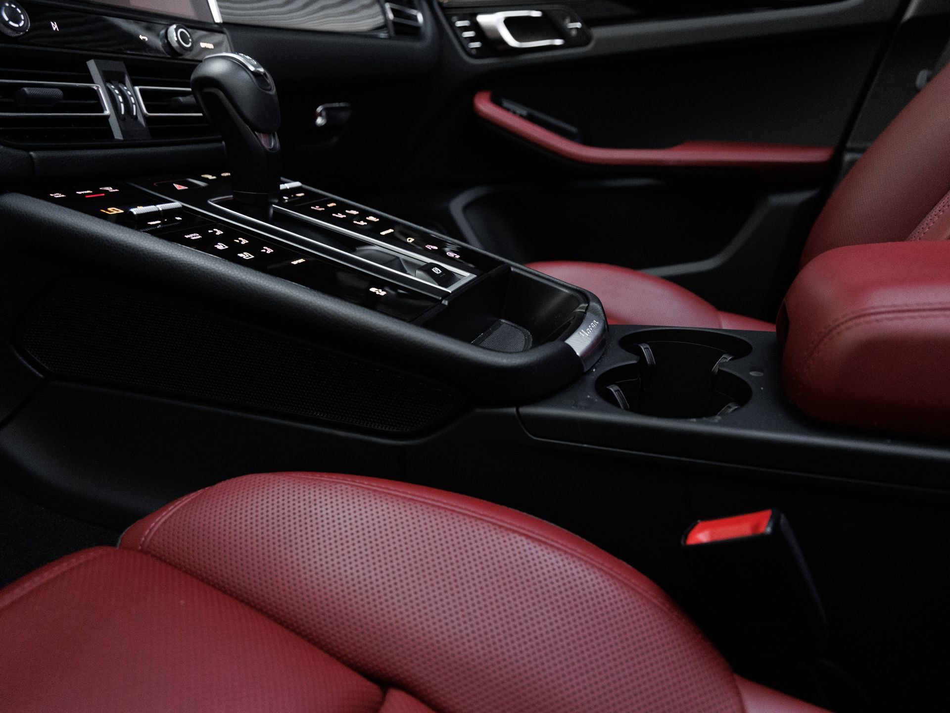 Certified 2026 Porsche Macan AWD/4WD image 23