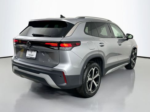 Certified 2025 Volkswagen Tiguan SE image 6