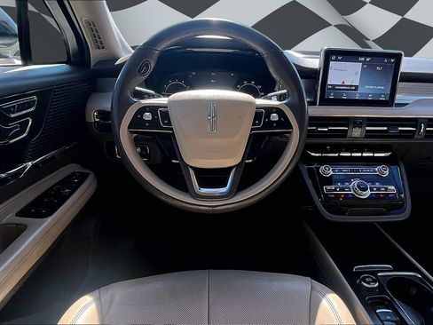 Used 2022 Lincoln Corsair AWD w/ Premium Package image 5