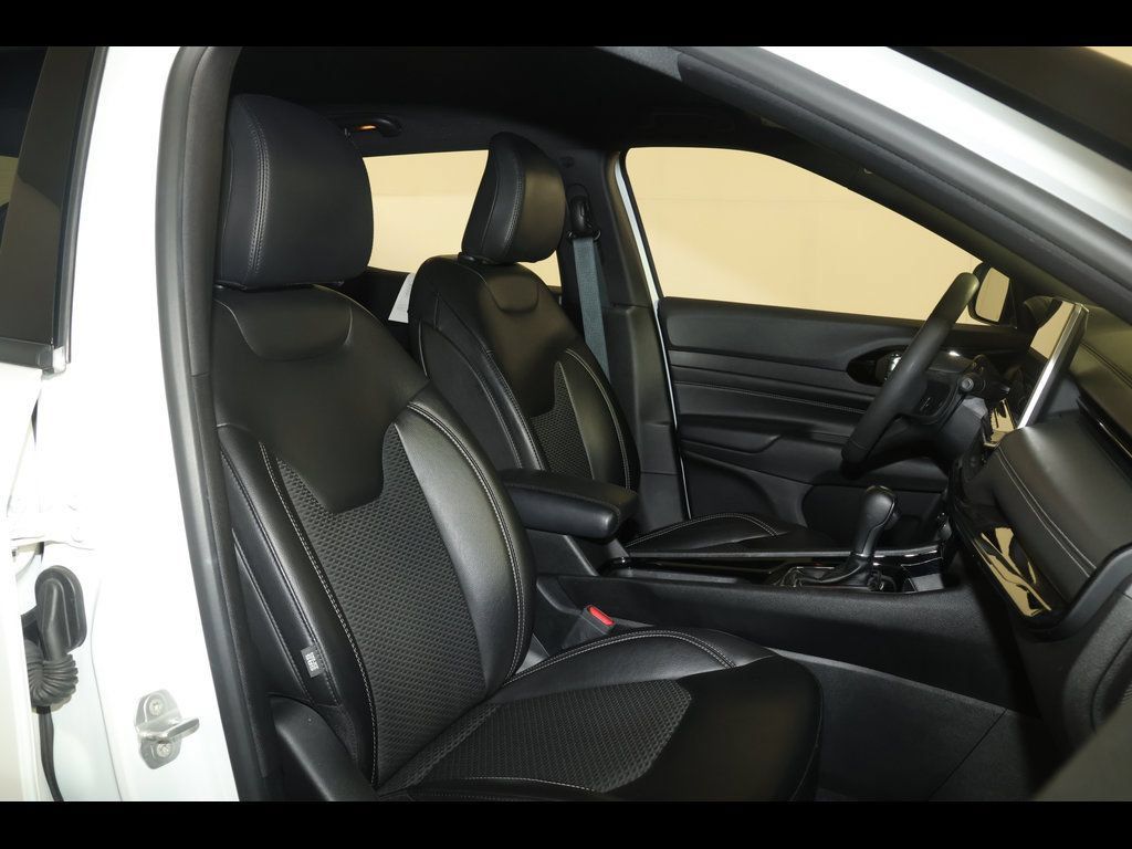 Used 2023 Jeep Compass Latitude w/ Convenience Group AWD/4WD image 29