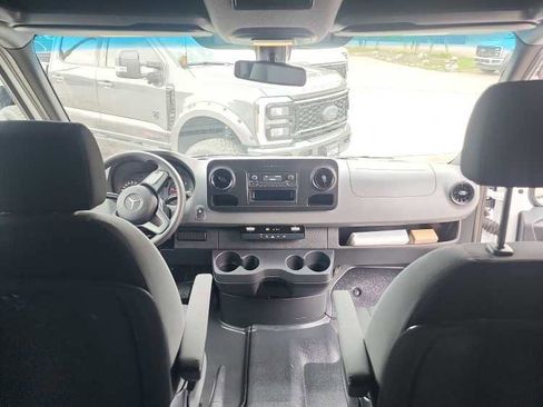Used 2021 Mercedes-Benz Sprinter 2500 image 24
