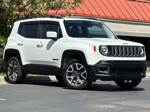 Used 2017 Jeep Renegade Latitude AWD/4WD image 2