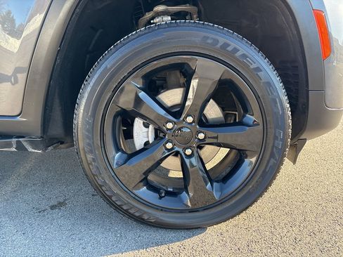 Used 2024 Jeep Grand Cherokee Altitude image 26